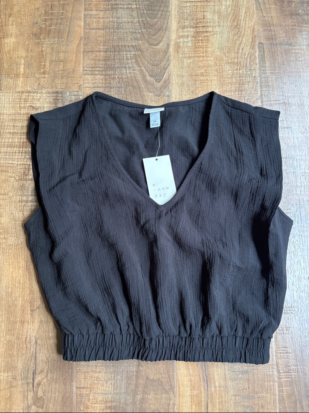 a new day Black V-Neck Cropped Tank Top size XS New with Tag